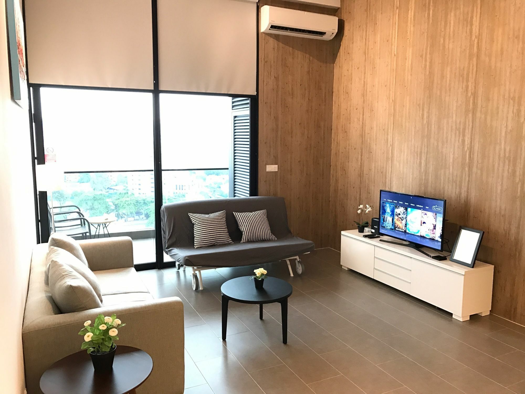 فندق أليلا بانجسار كوالا لمبور كوالالمبور المظهر الخارجي الصورة A living room in a serviced apartment in Kuala Lumpur, Malaysia.